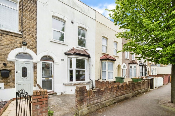 Flat Field Road in London