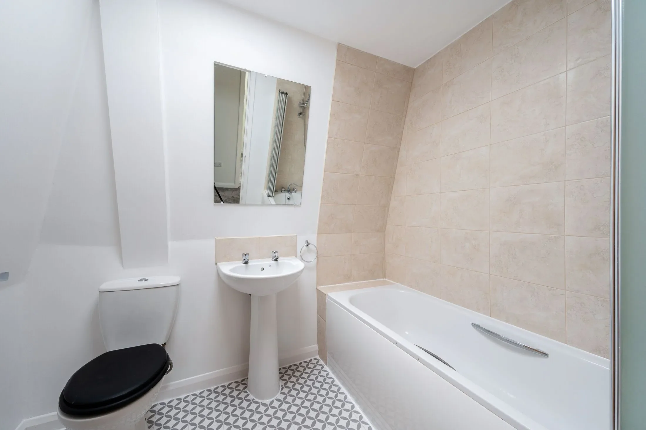 Flat Coombe Lane West in Greater London
