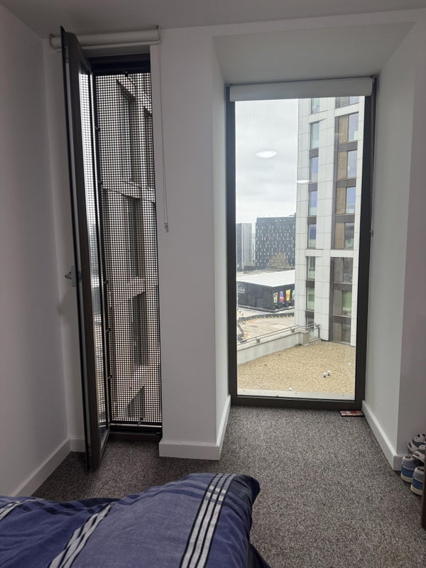 Room North End Road in Greater London