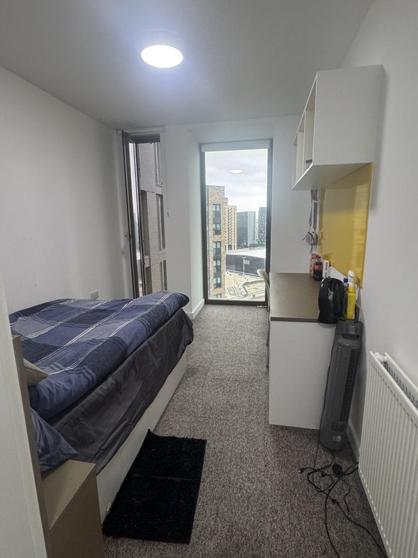 Room North End Road in Greater London