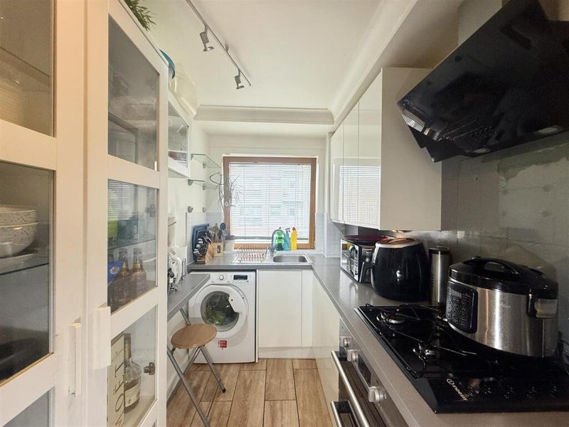 Room Ambleside Close in Greater London