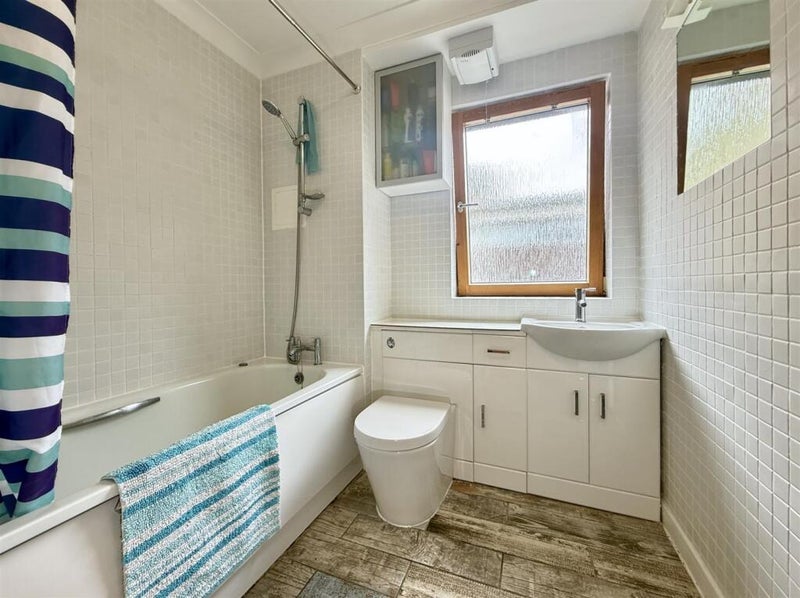 Room Ambleside Close in Greater London