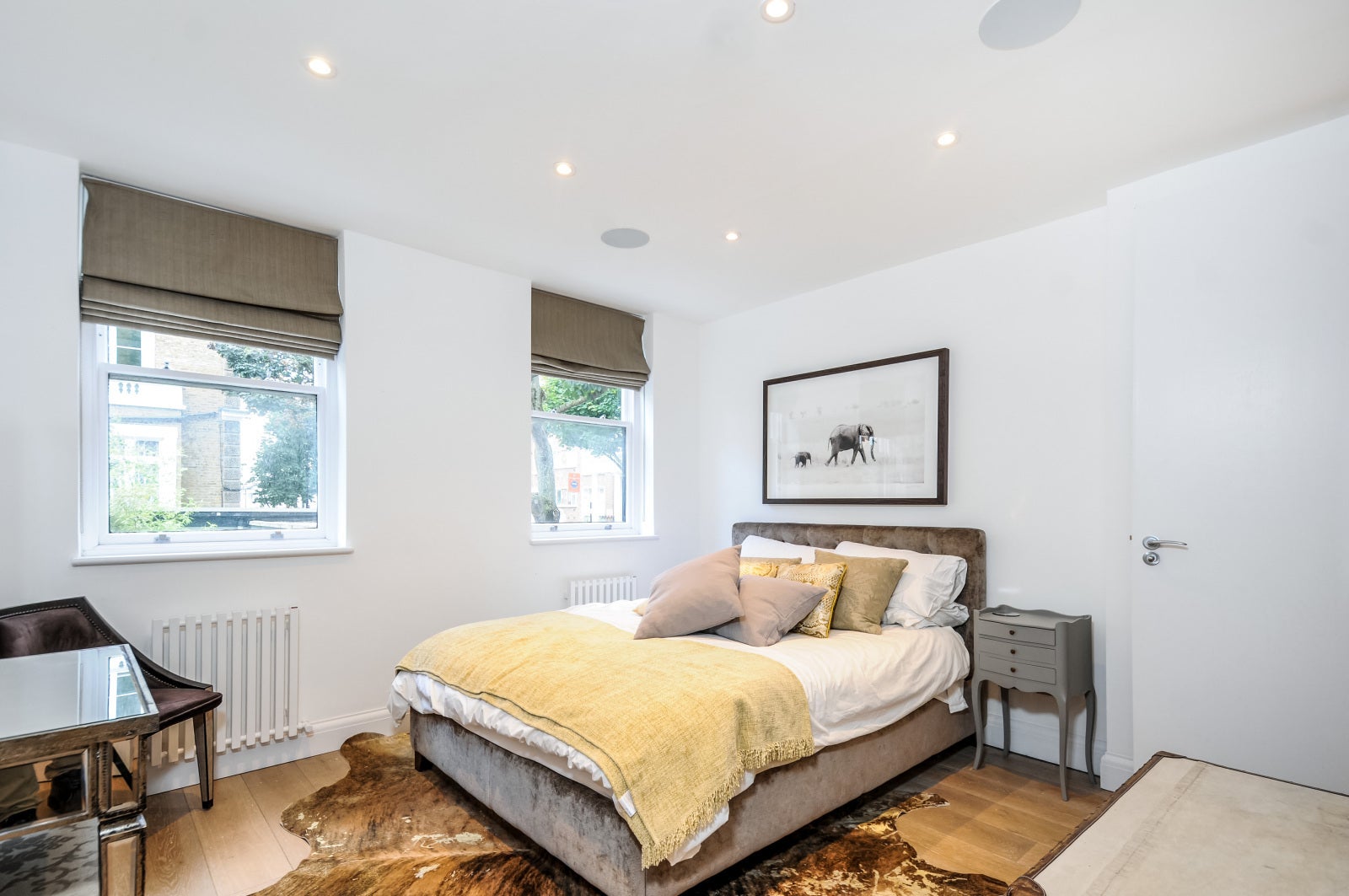 Flat Marloes Road in Greater London
