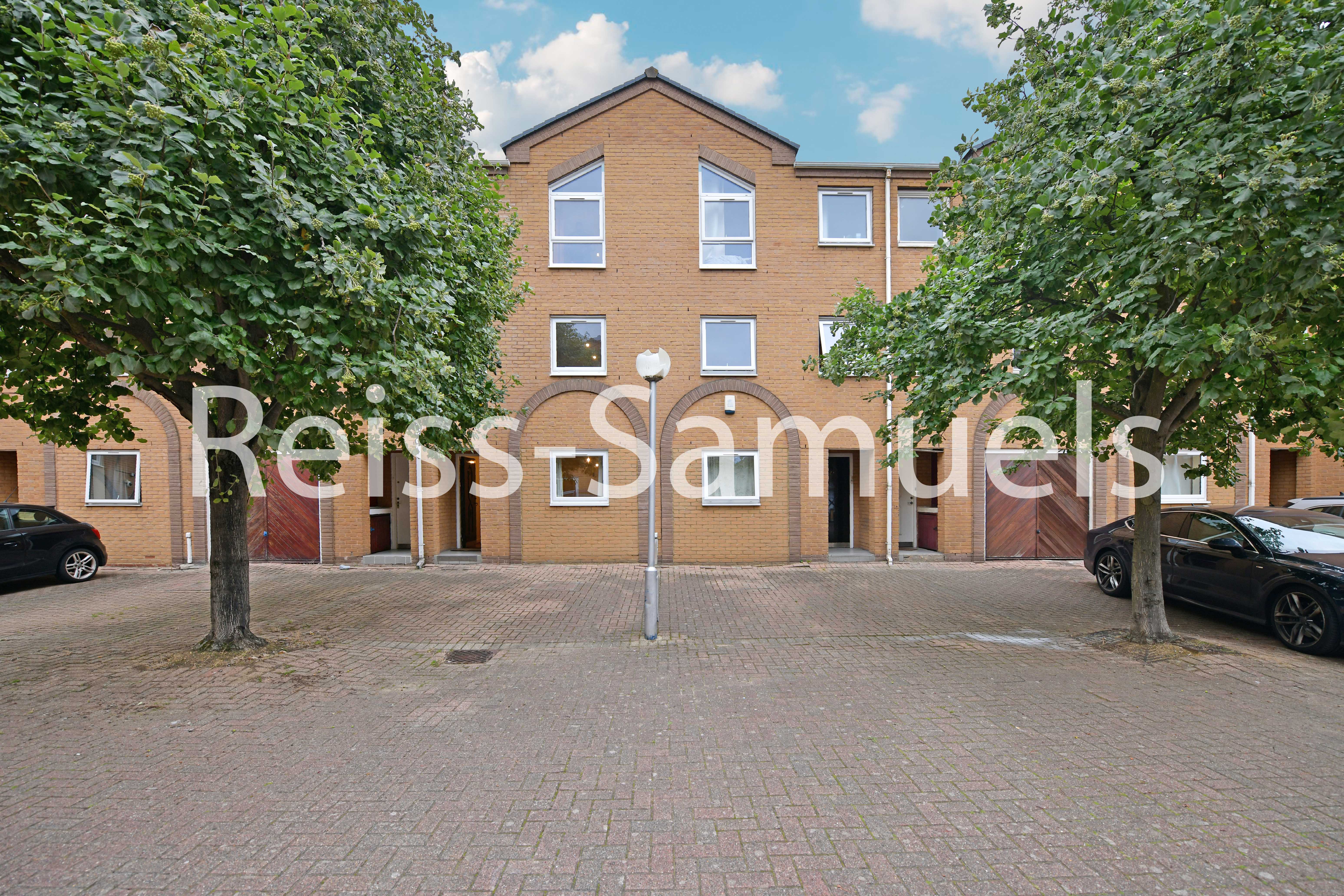 House Cyclops Mews in Greater London