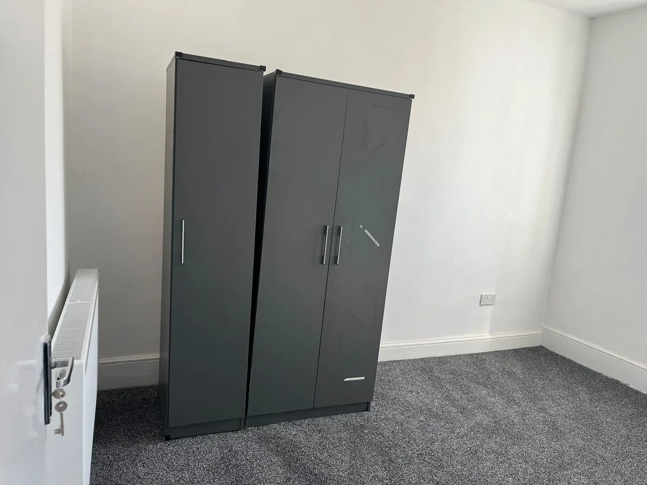 Flat Blythswood Road in Greater London