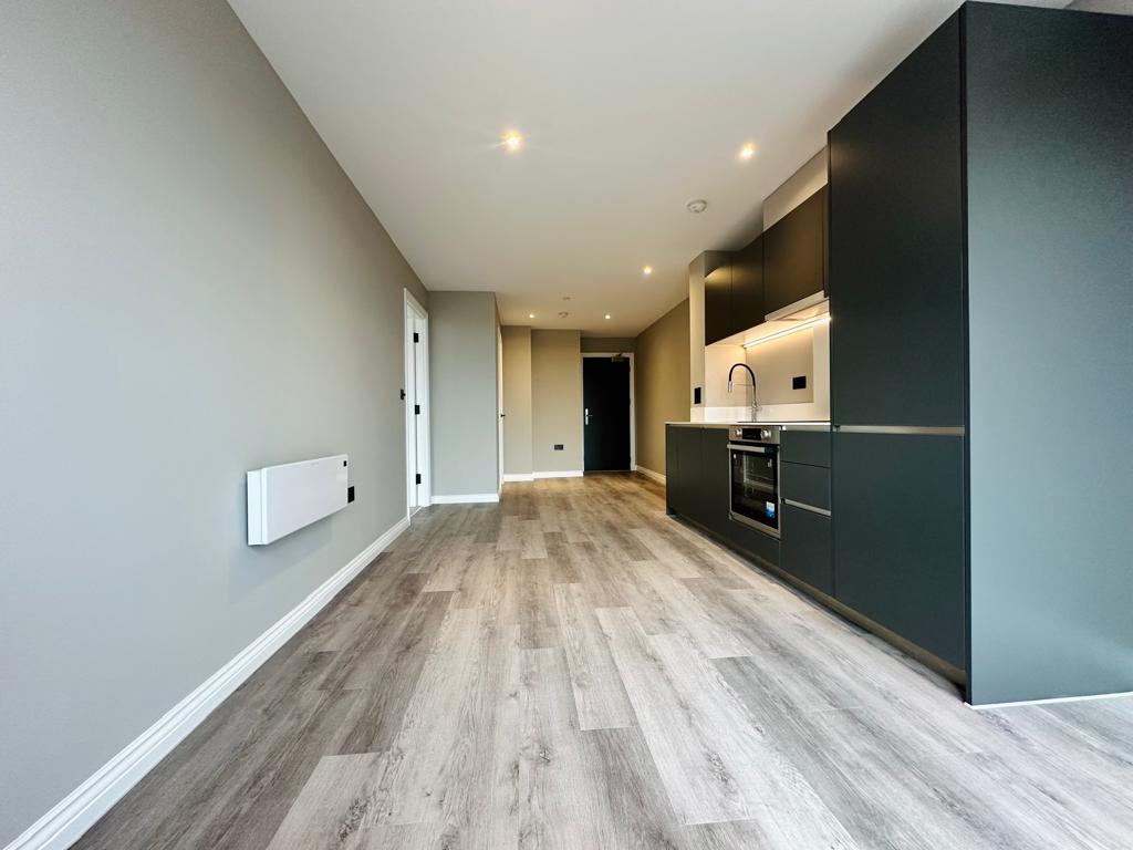 Flat Whitehall Road in Leeds