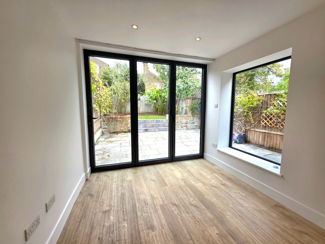 Flat Clarence Road in Greater London