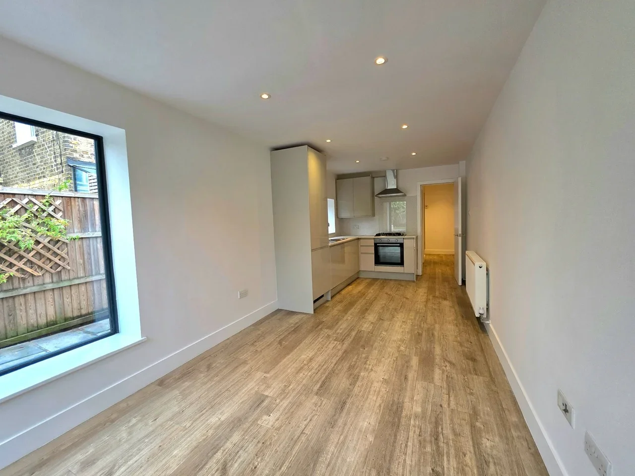 Flat Clarence Road in Greater London