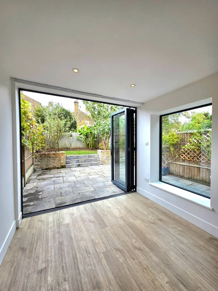 Flat Clarence Road in Greater London