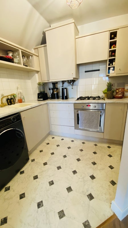Room Zambezie Drive in Greater London