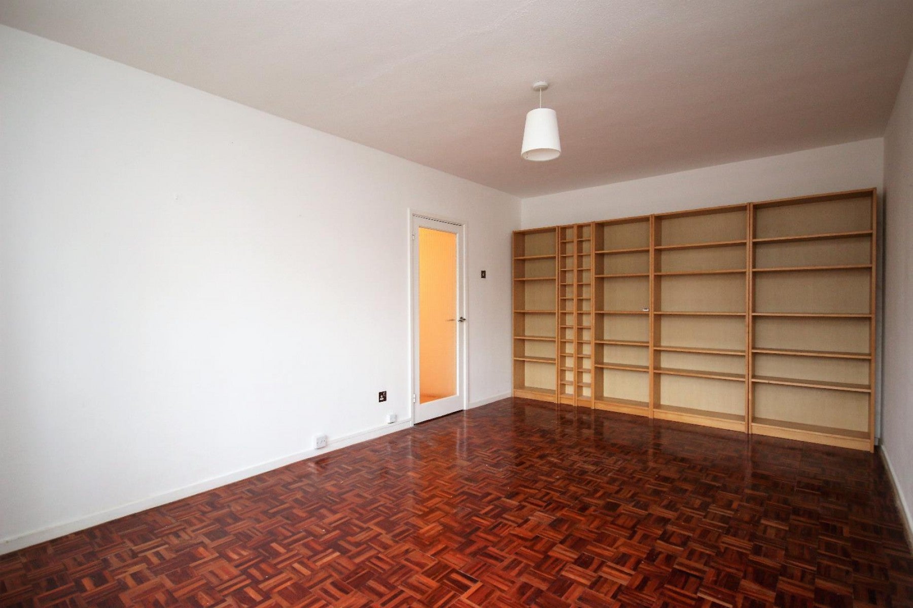 Flat Palmerston Road in Greater London