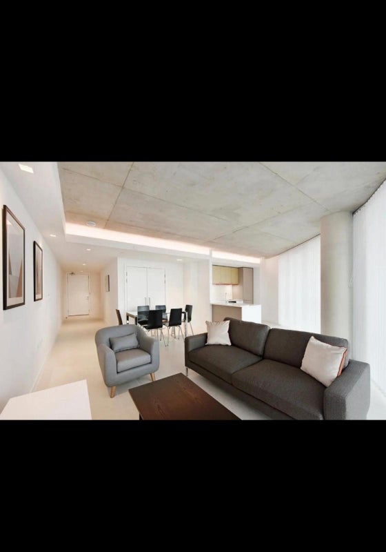 Room Silvertown Way in Greater London