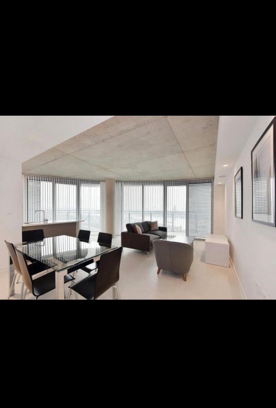 Room Silvertown Way in Greater London