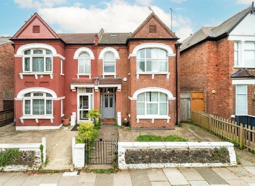 House Cranhurst Road in Greater London