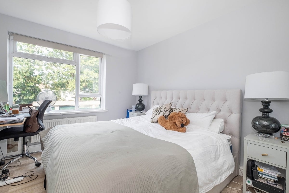 Flat Whitton Road in Greater London