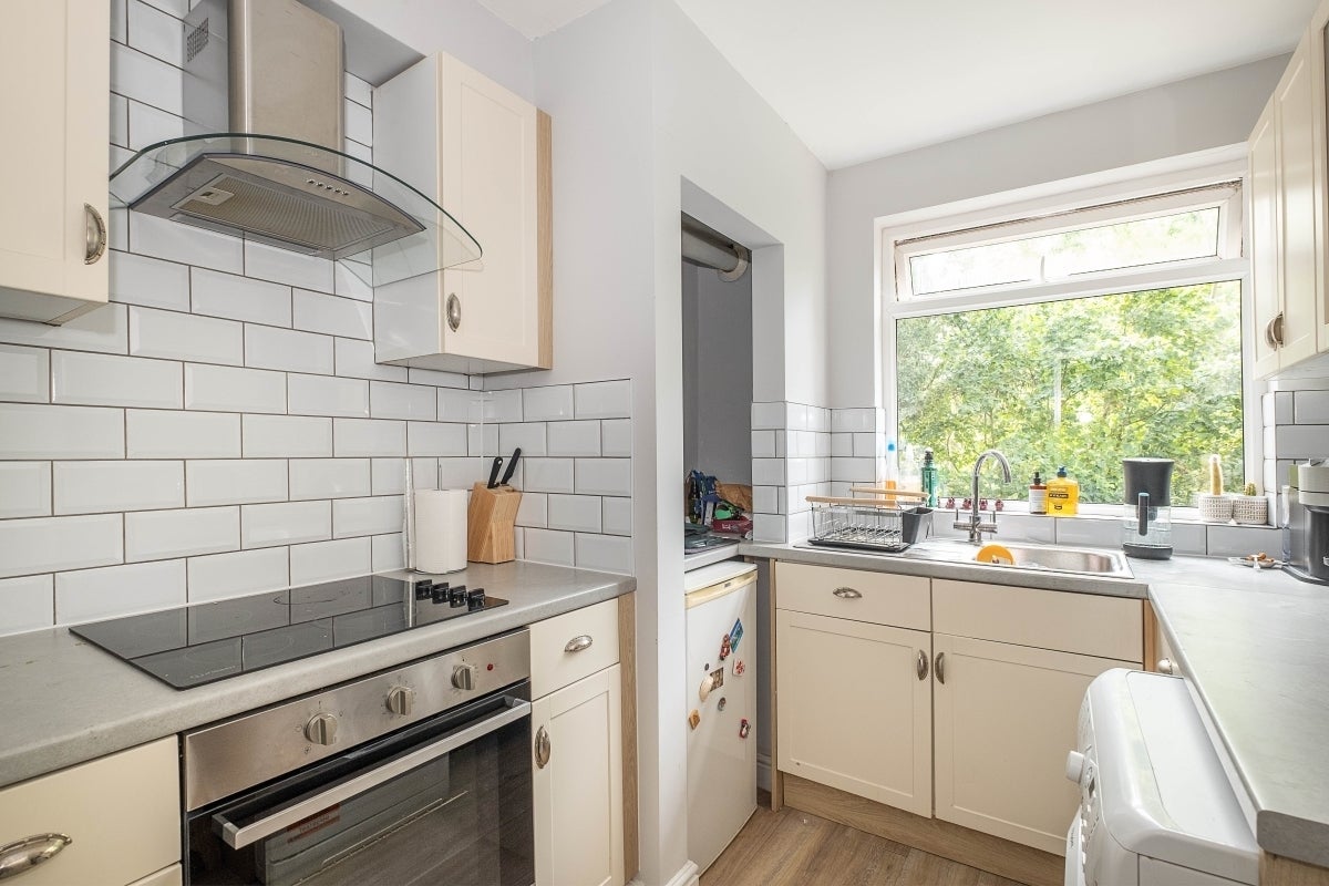 Flat Whitton Road in Greater London