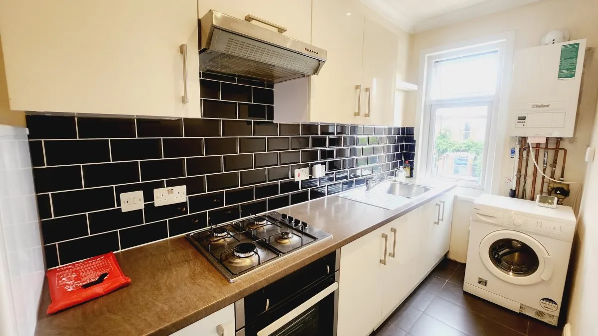 Flat Seward Road in Greater London