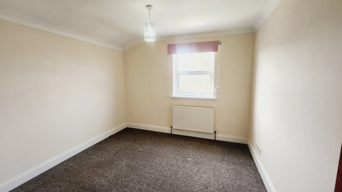Flat Seward Road in Greater London