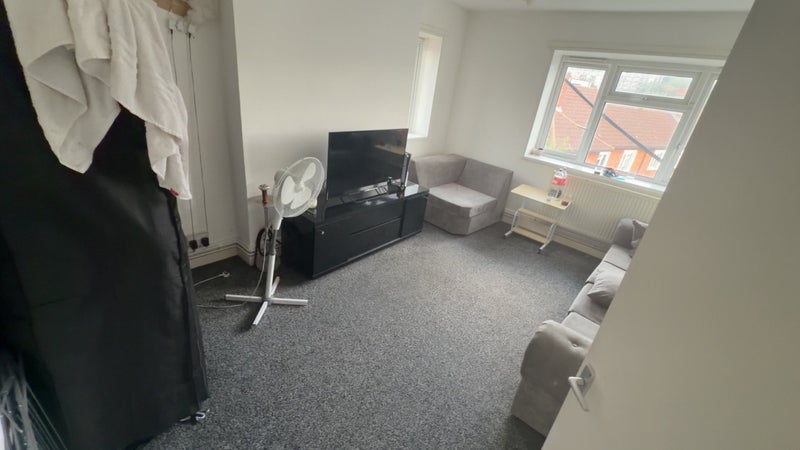 Room Trafalgar Road in Greater London