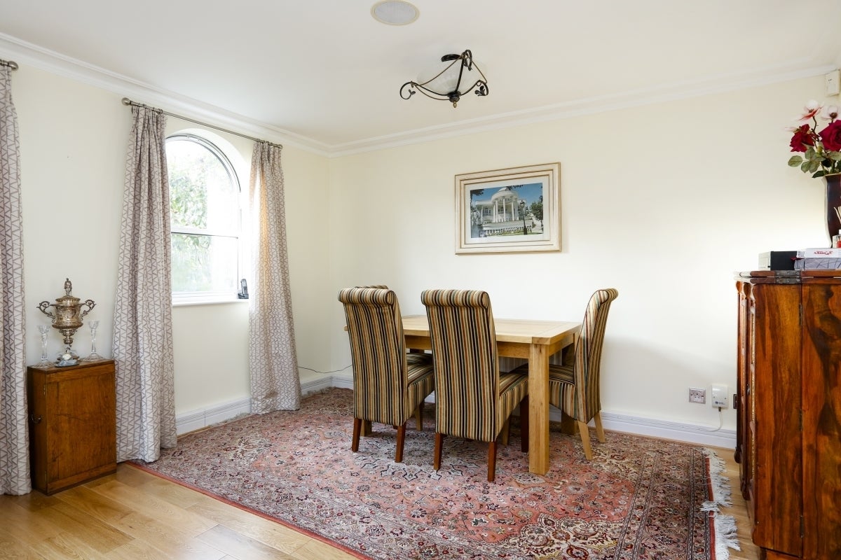 Flat Keble Place in Greater London