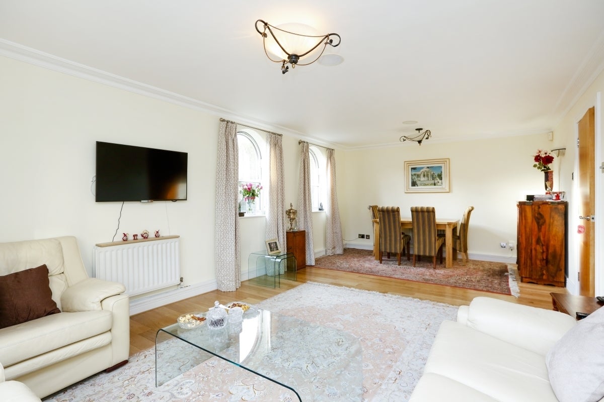 Flat Keble Place in Greater London
