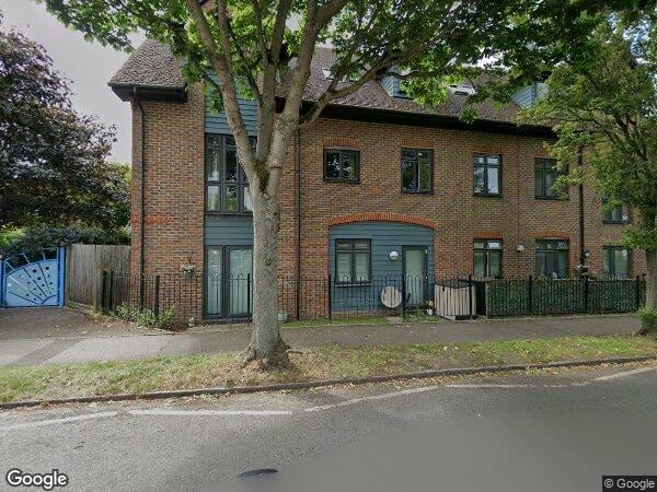 Flat Anne Boleyns Walk in Greater London