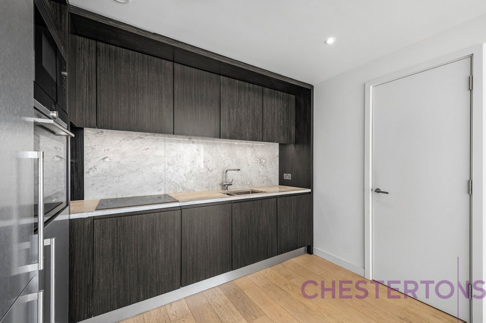Flat Biscayne Avenue in Greater London