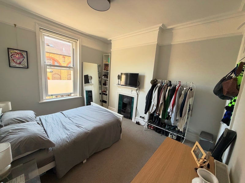 Room Mowll Street in Greater London