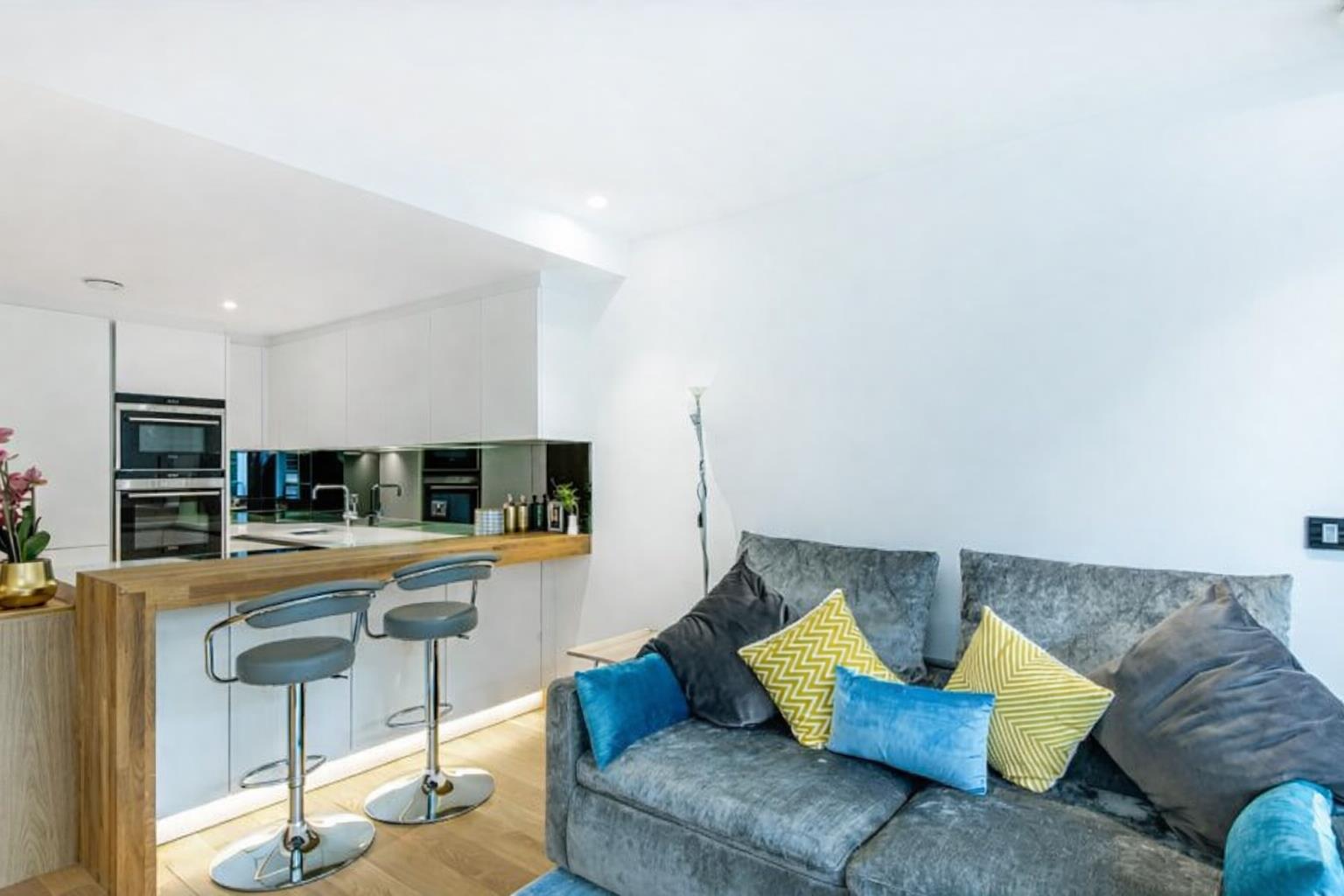 Flat Portman Gate in City of Westminster