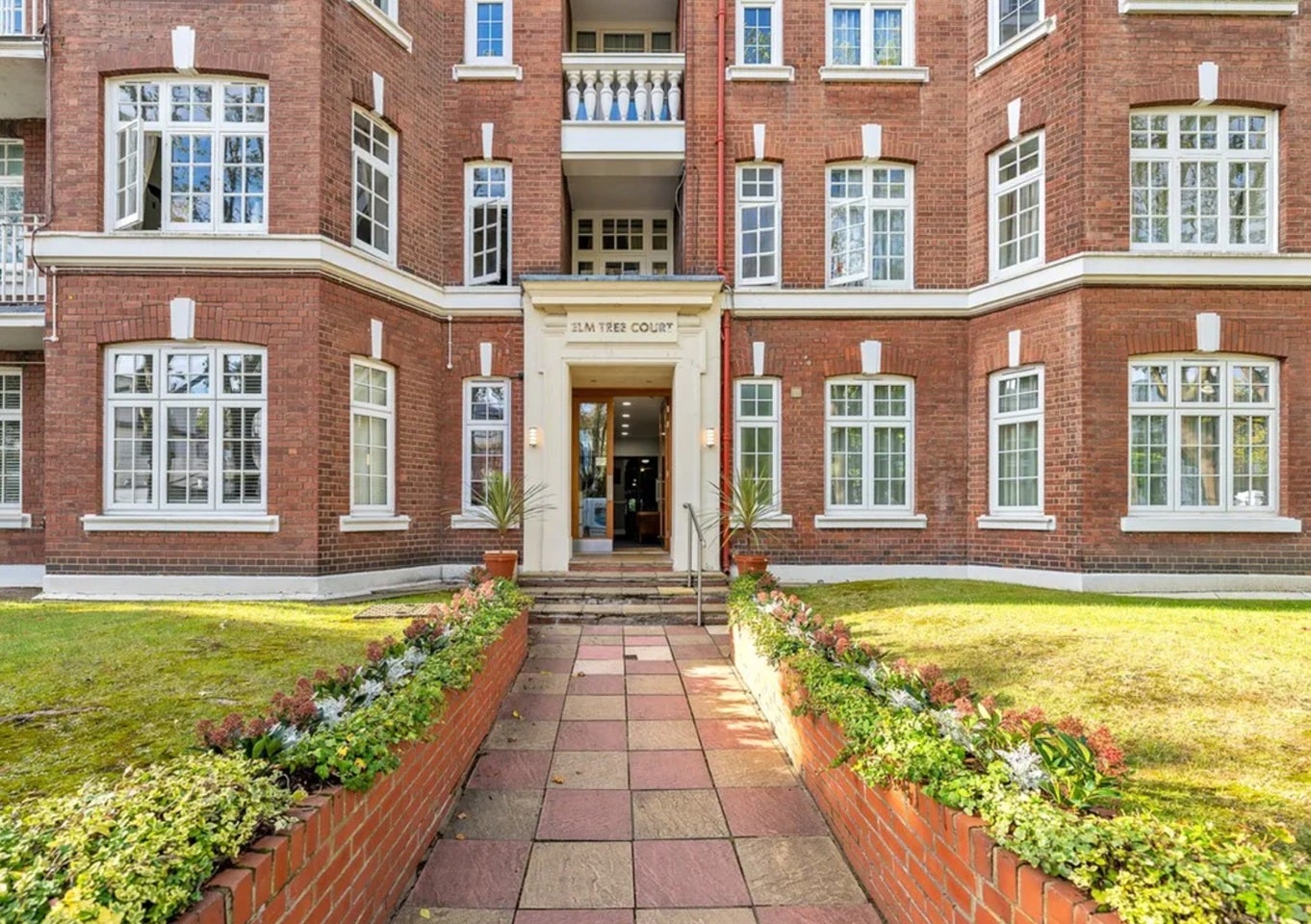 Flat Elm Tree Road in City of Westminster