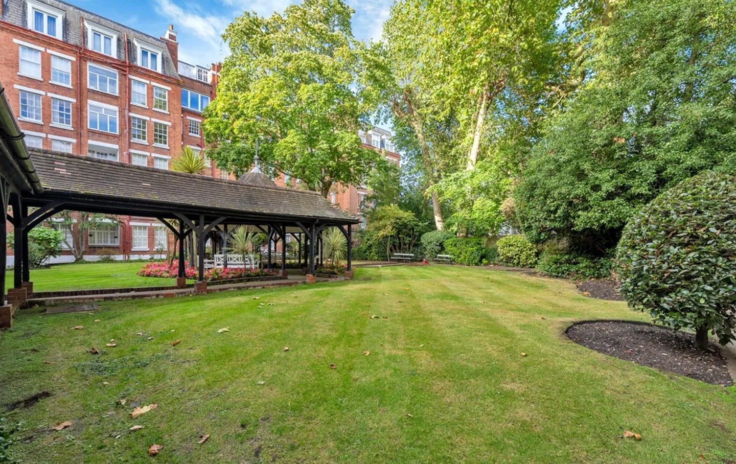 Flat Elm Tree Road in City of Westminster