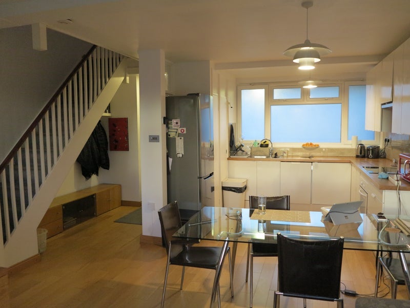 Room Combine Way in Greater London