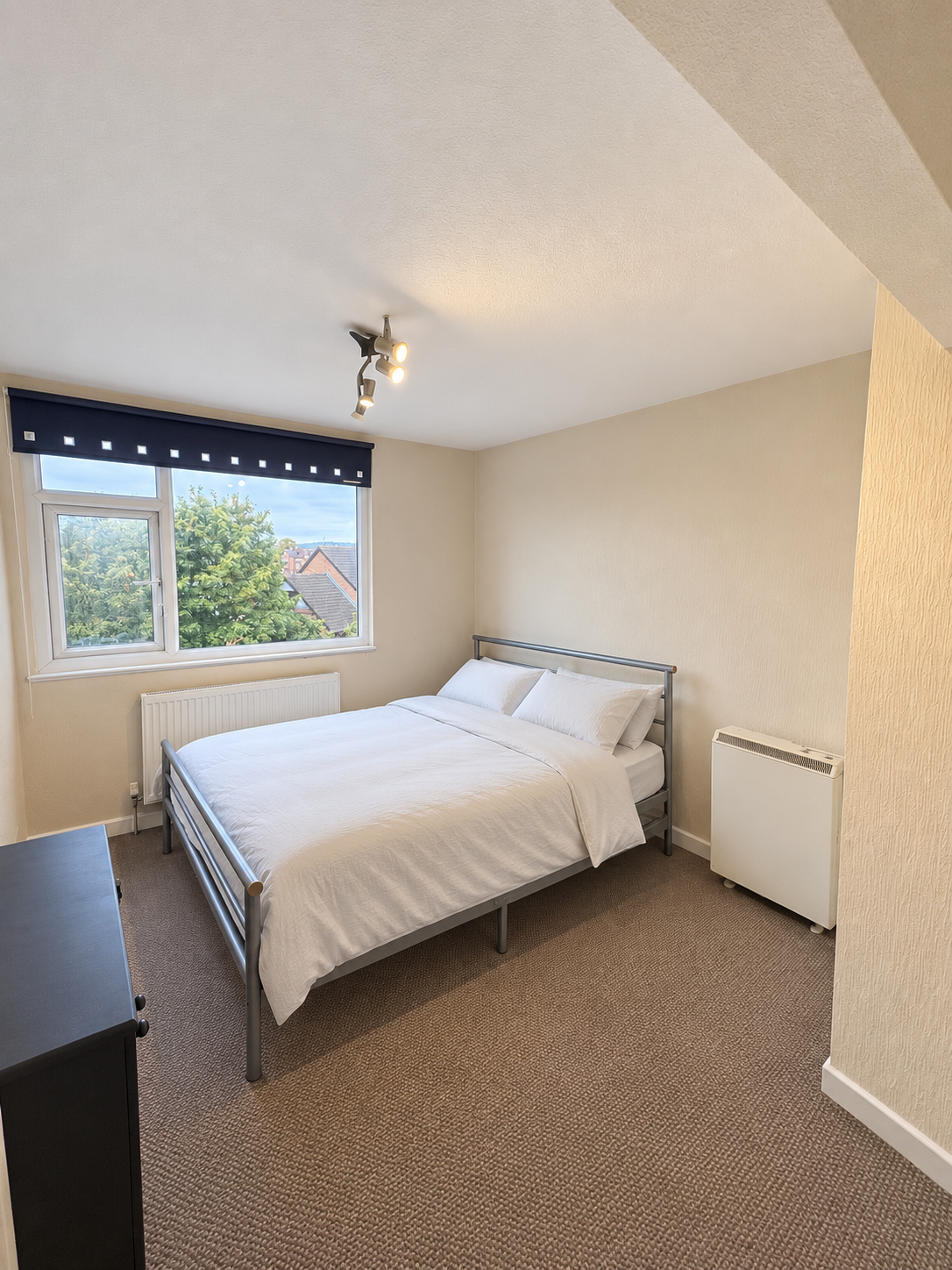 Flat Rosebank Road in Leeds
