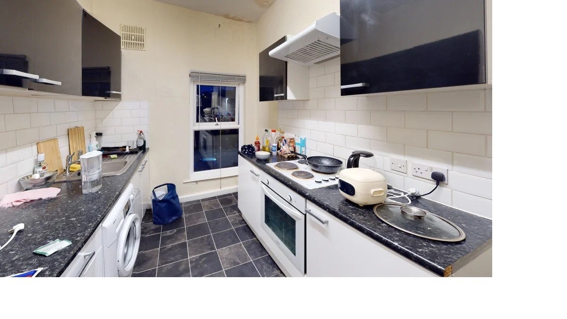 Flat Rosebank Road in Leeds