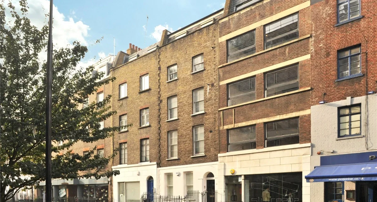 Flat Maple Street in Greater London