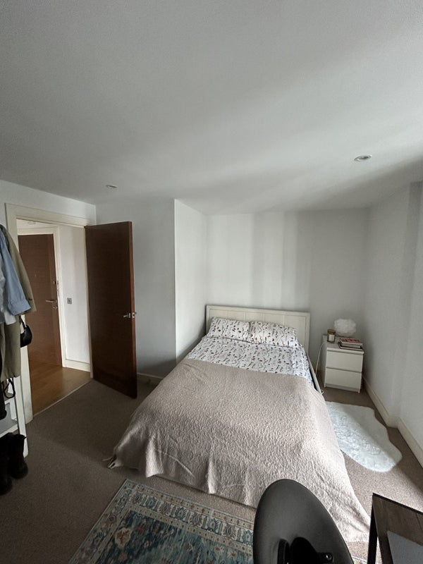 Room Sylvester Path in Greater London