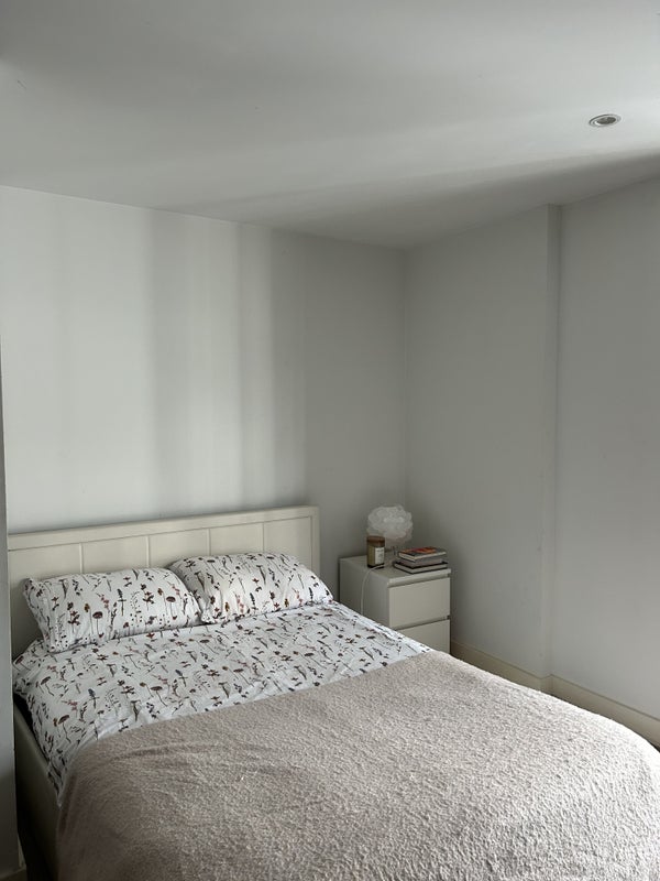 Room Sylvester Path in Greater London