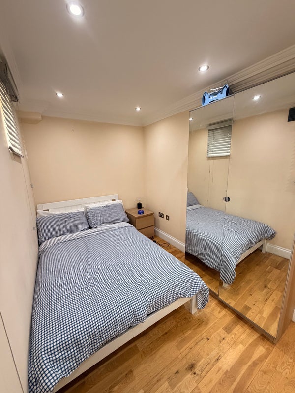 Room Markfield Road in Greater London