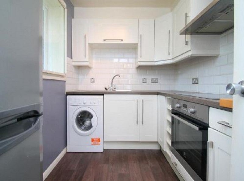Flat Fairbairn Close in Greater London