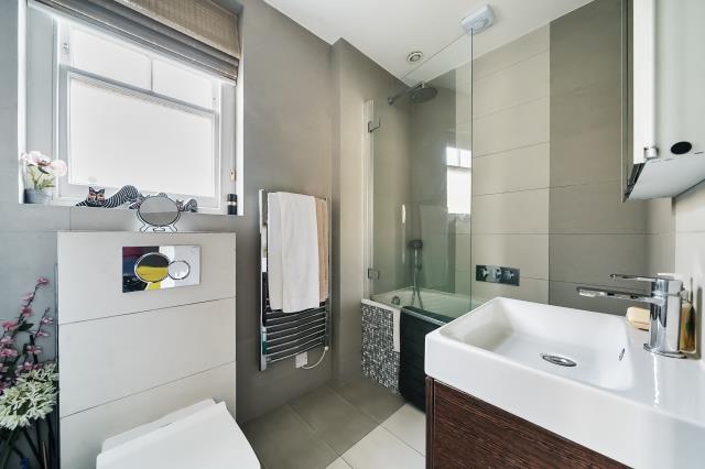 Flat Orme Court in City of Westminster