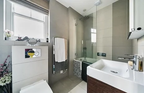 Flat Orme Court in City of Westminster