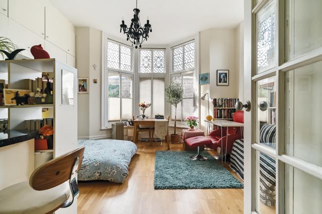 Flat Orme Court in City of Westminster