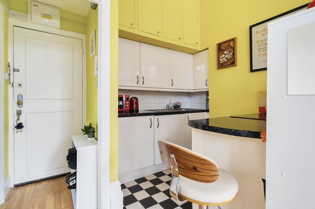 Flat Orme Court in City of Westminster