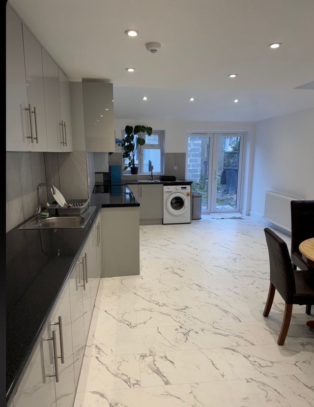 Room Tamar Way in Greater London