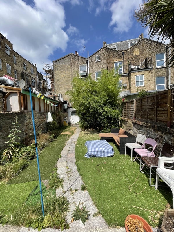Room Holloway Road in Greater London