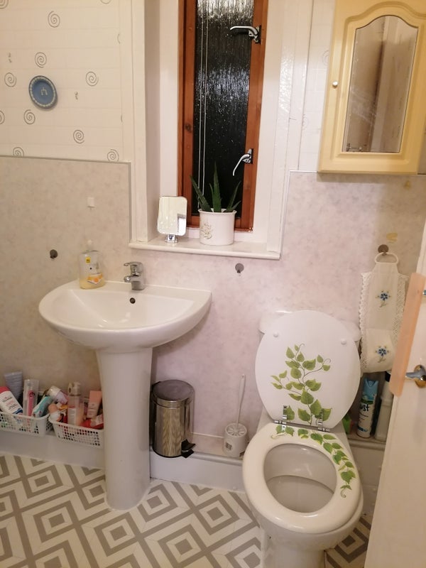 Room Niddrie Marischal Road in City of Edinburgh
