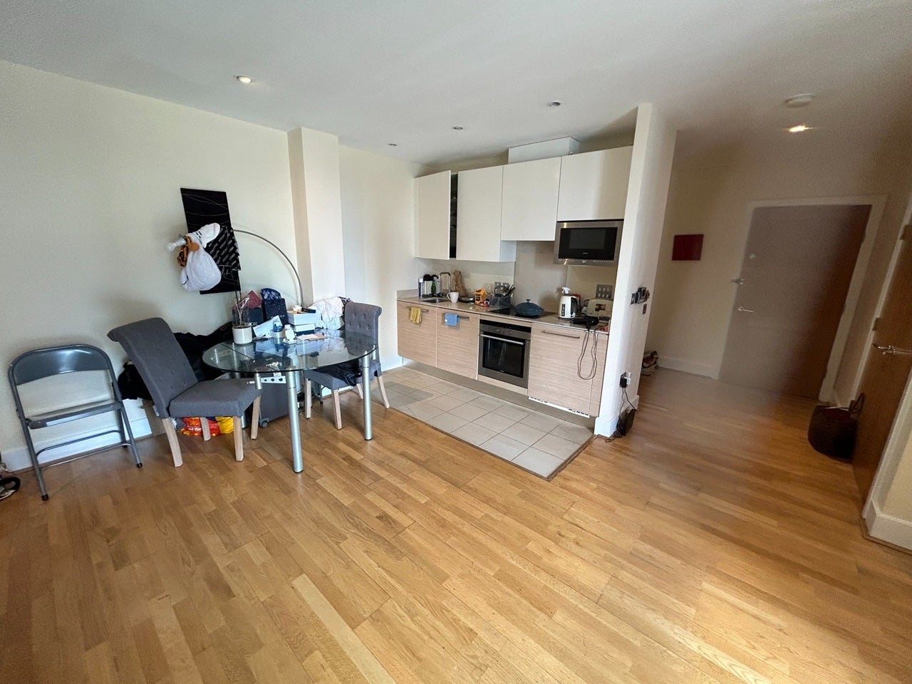 Flat Nine Elms Lane in Greater London