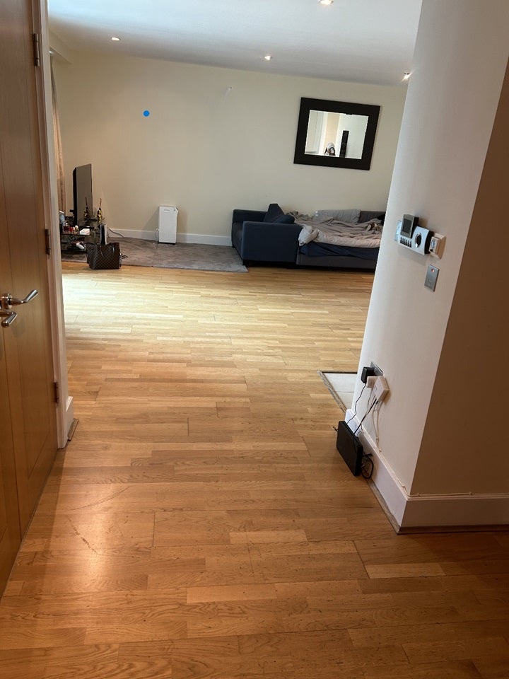 Flat Nine Elms Lane in Greater London