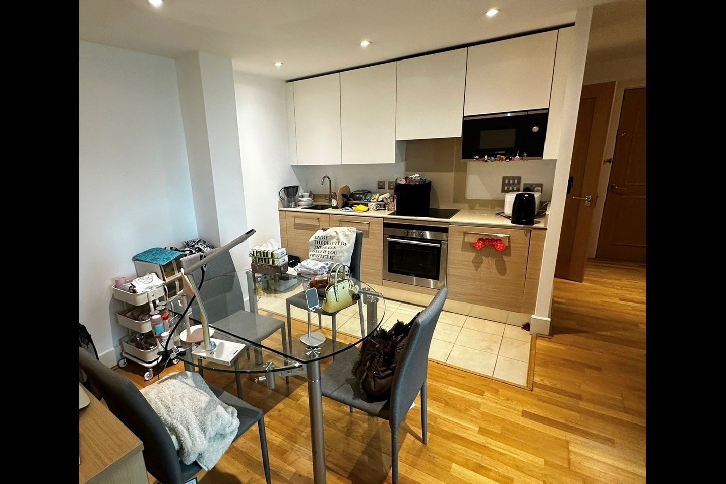 Flat Nine Elms Lane in Greater London