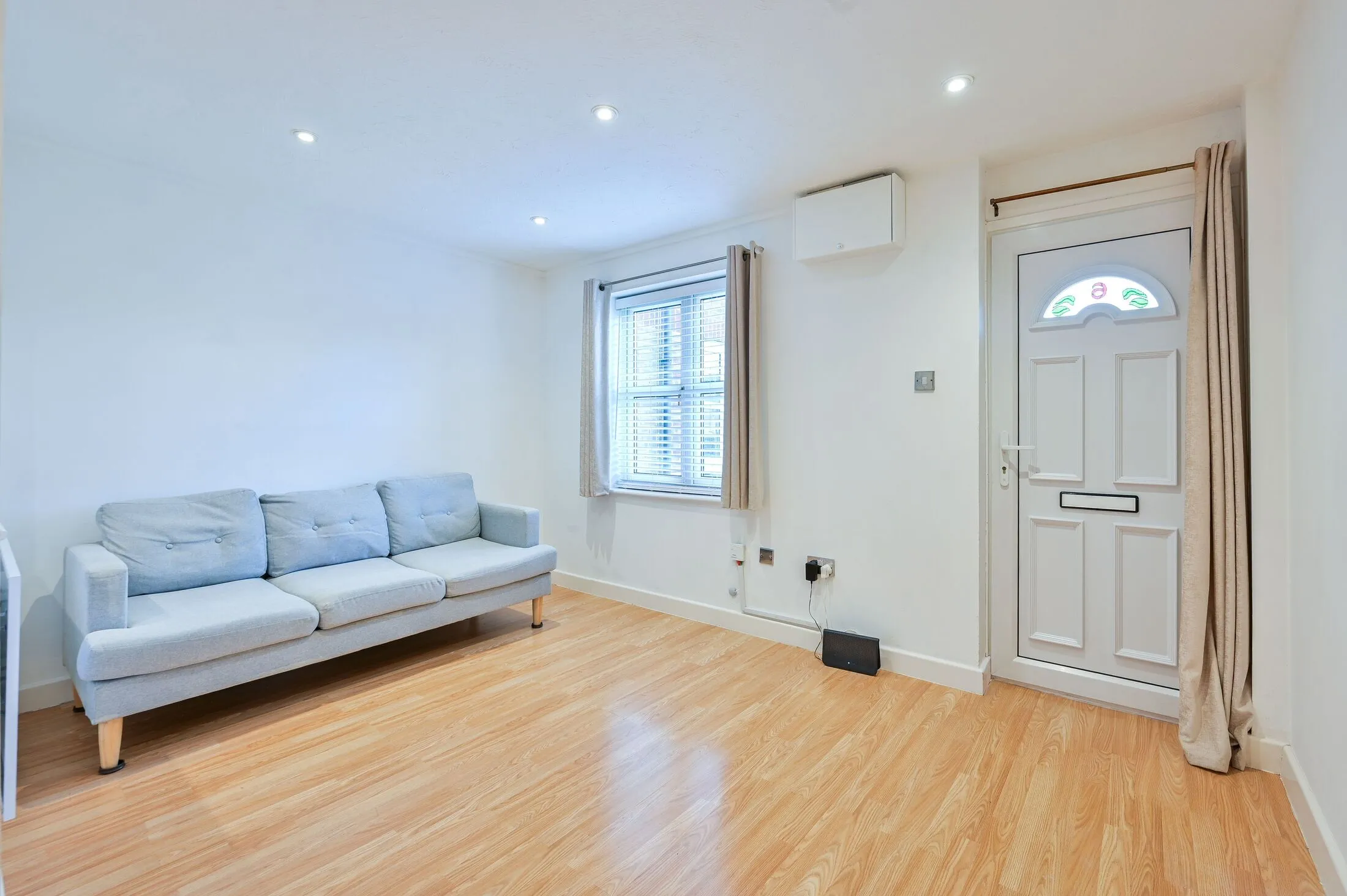 Flat Oxley Close in Greater London